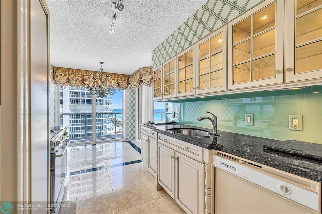 Sunny Isles Beach, FL 33160,16445 Collins Ave #1026
