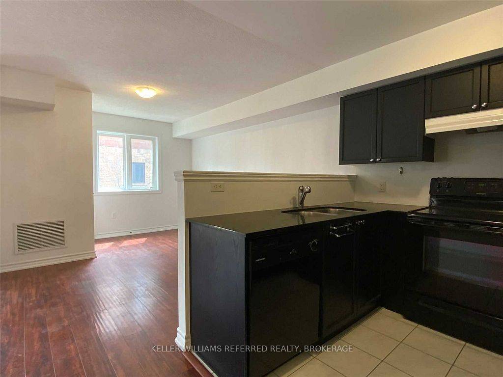 Barrie, ON L9J 0G8,25 Madelaine DR #2