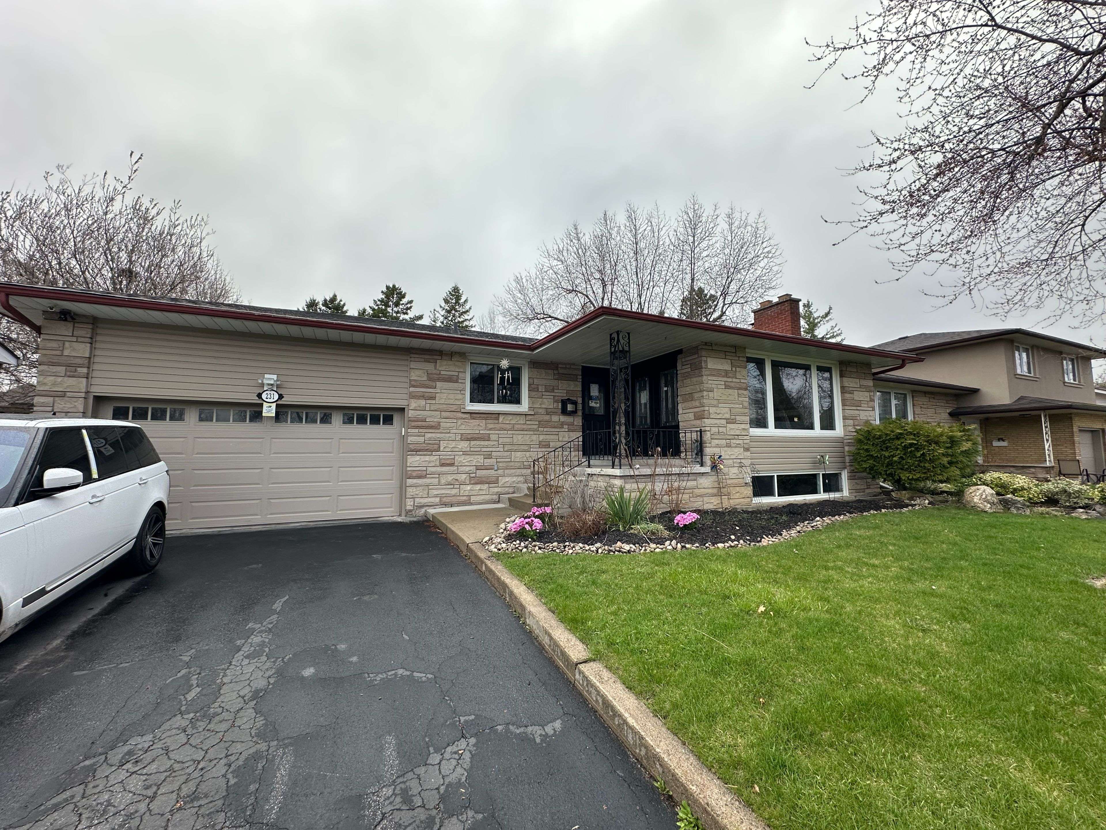 Brampton, ON L6Y 1S2,231 Elizabeth ST S