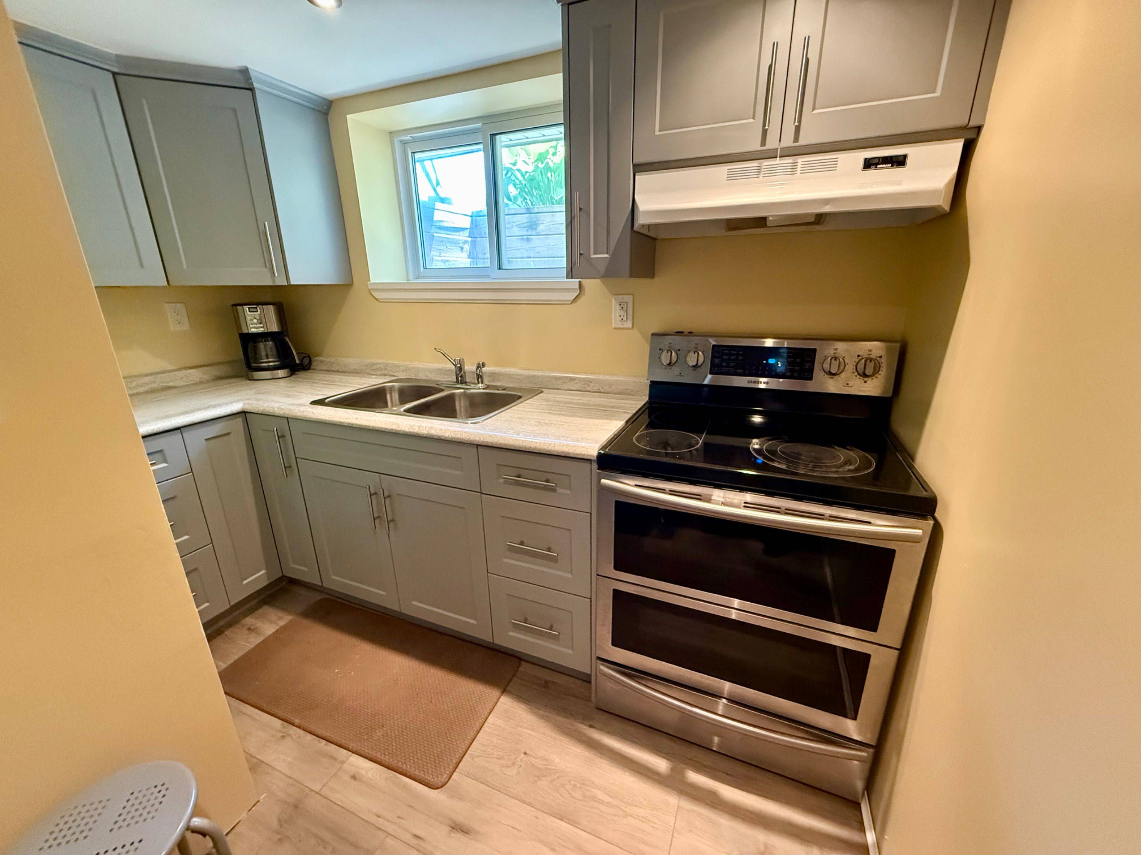 Welland, ON L3C 3J4,77 Woodlawn RD #2