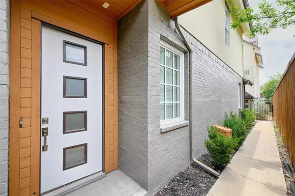 Dallas, TX 75214,5067 Gaston Avenue