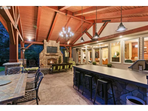 West Linn, OR 97068,2812 BEACON HILL DR