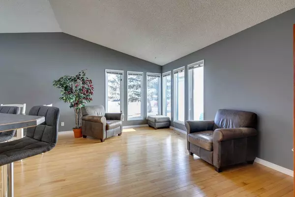 Calgary, AB T3L 1N1,44 Scenic Cove CIR Northwest