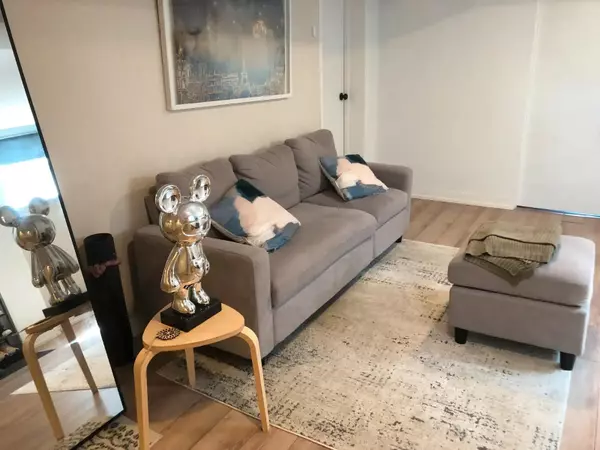 Toronto W07, ON M8Z 4C5,7 Ashmore AVE #Lower