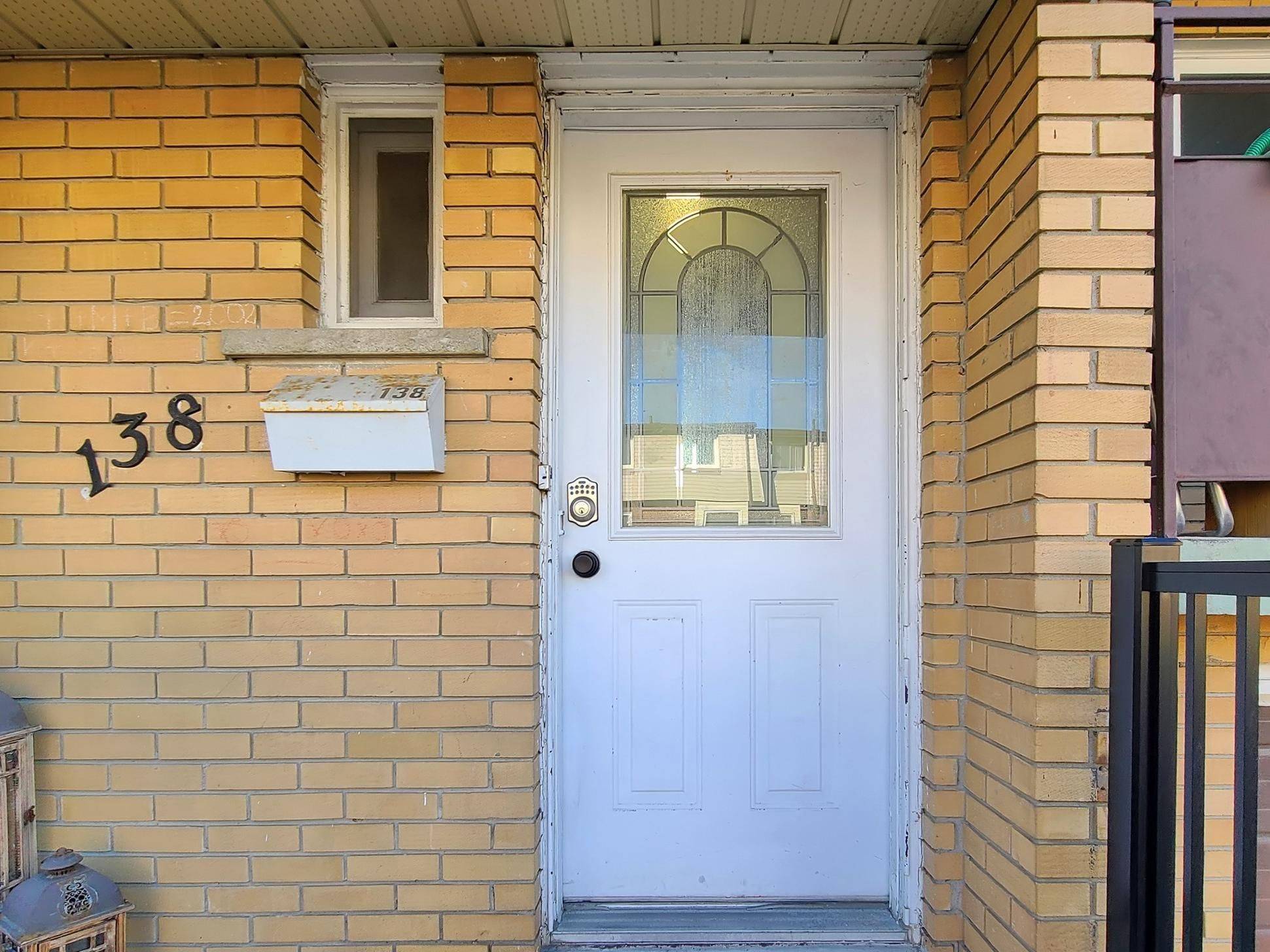 Mississauga, ON L5A 3M4,3175 Kirwin AVE #138