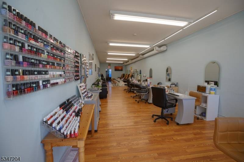 Fair Lawn Boro, NJ 07410,24-15 Fairlawn Avenue