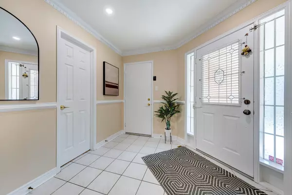 Pickering, ON L1V 6T6,1552 Otonabee DR