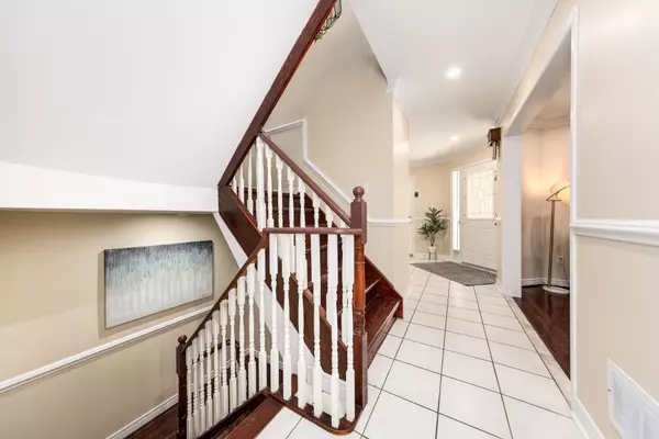 Pickering, ON L1V 6T6,1552 Otonabee DR