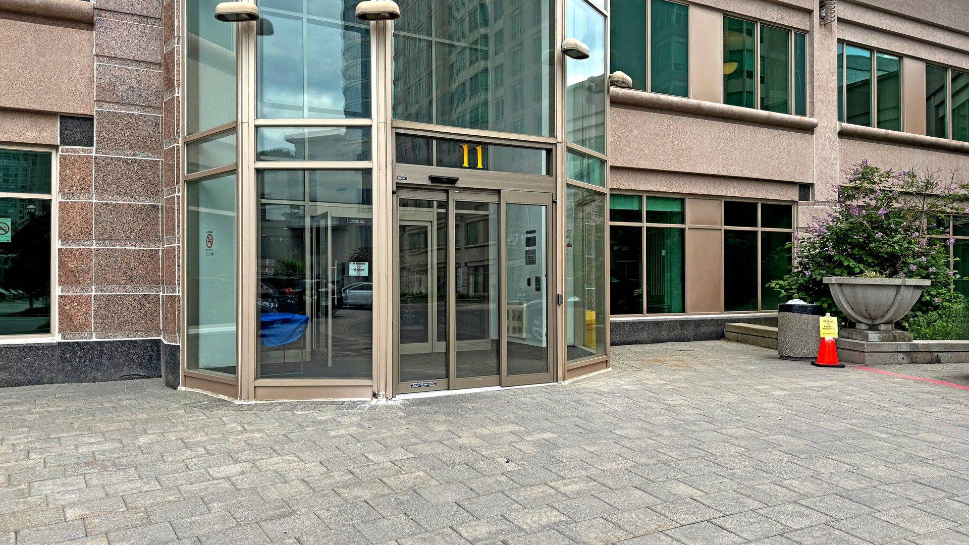 Toronto E09, ON M1H 3J5,11 Lee Centre DR #1905