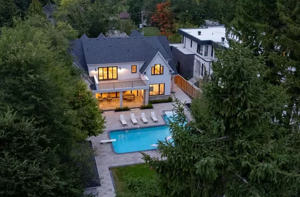 24 Belvedere DR, Oakville, ON L6L 4B6