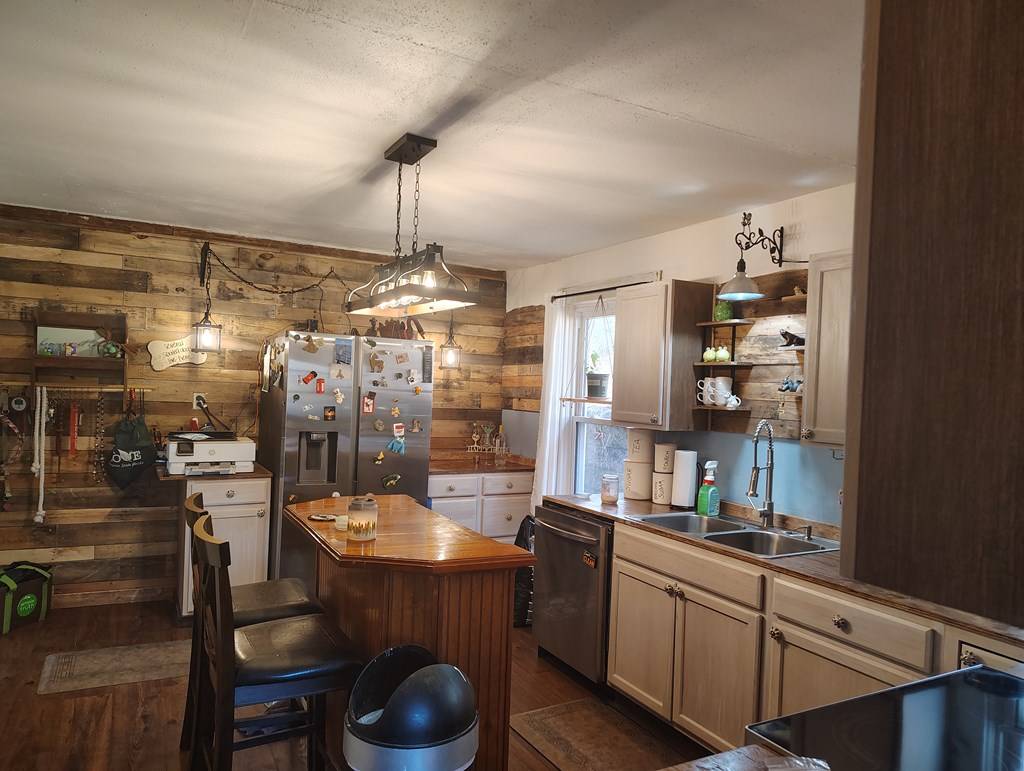 Bluefield, VA 24605,7083 Abbs Valley Road