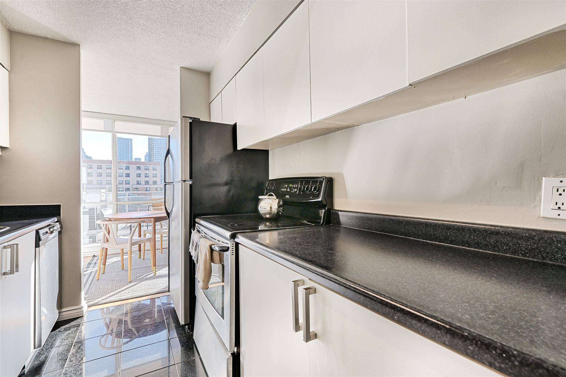 Toronto C08, ON M5B 2J1,86 Gerrard ST E #8E