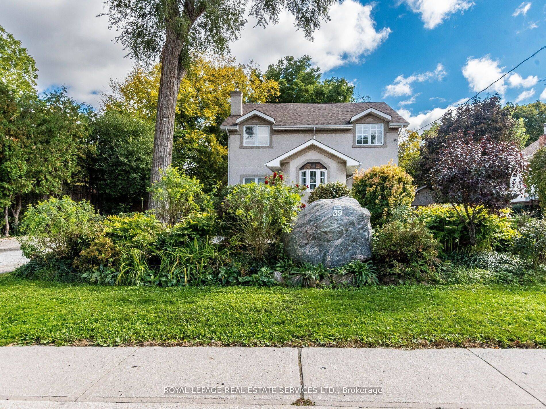 39 Clarence ST, Brampton, ON L6W 1S2