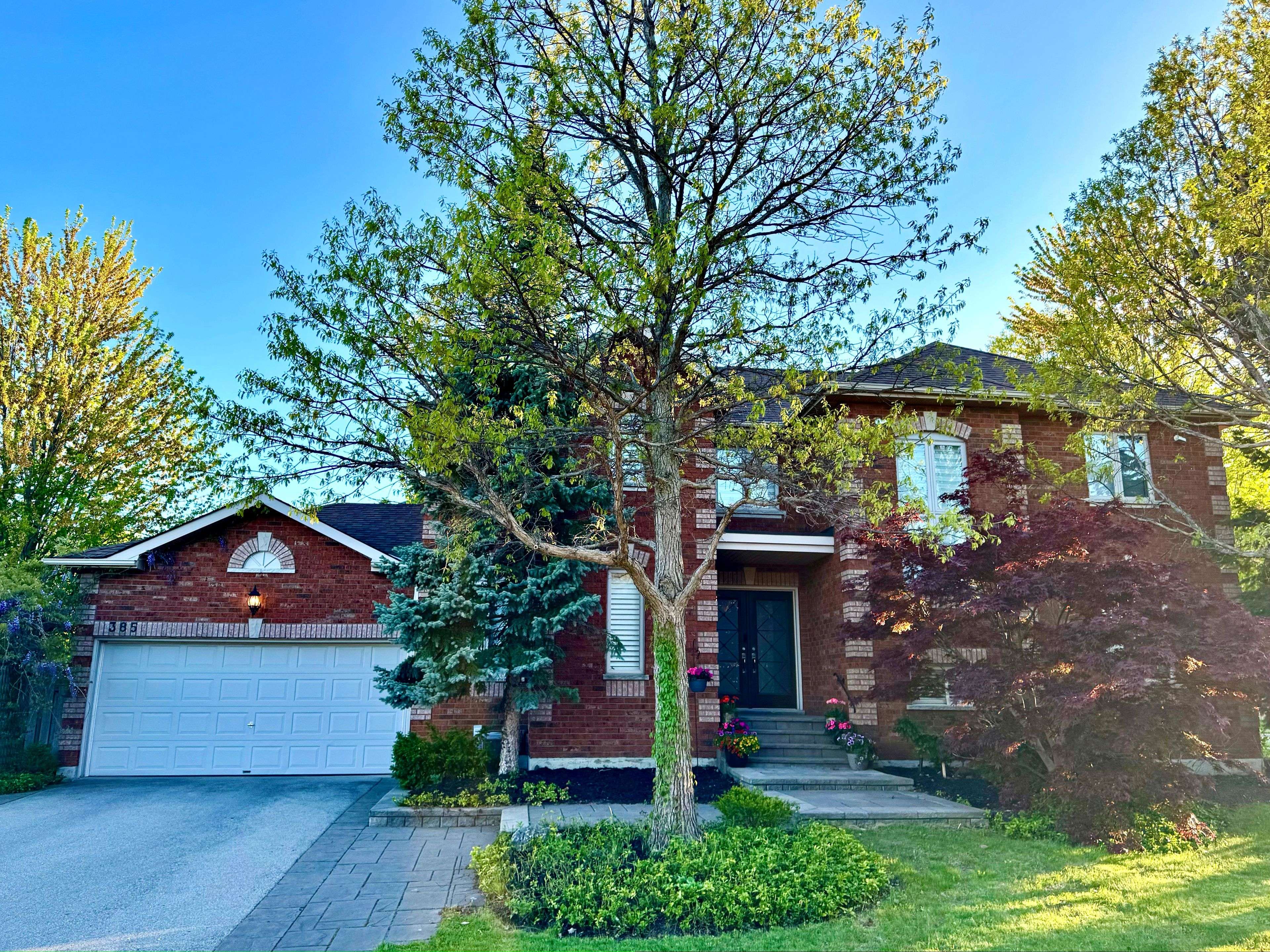 385 Ambleside DR, Oakville, ON L6H 6P4