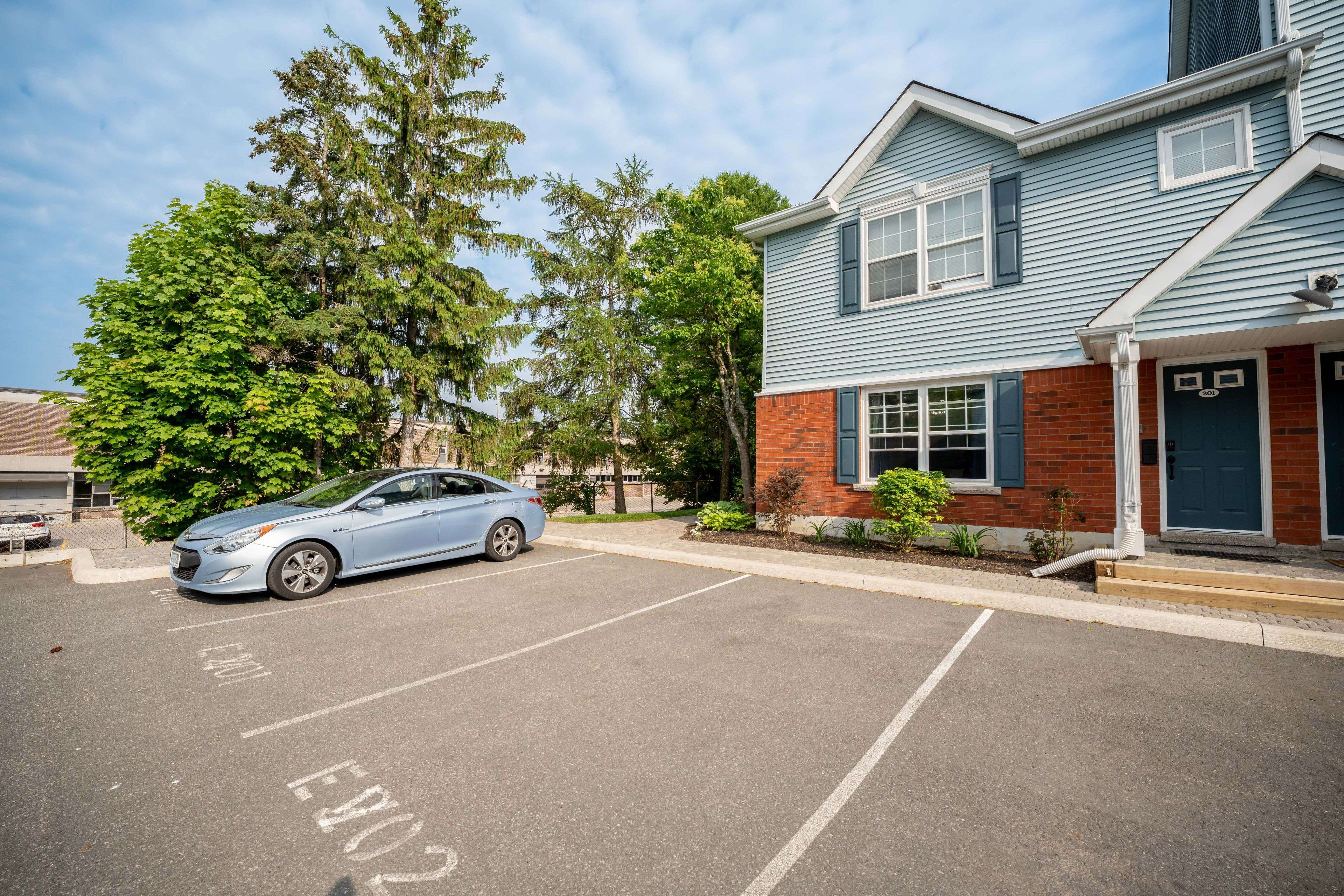 Cobourg, ON K9A 5H9,182 D'arcy ST E #E101