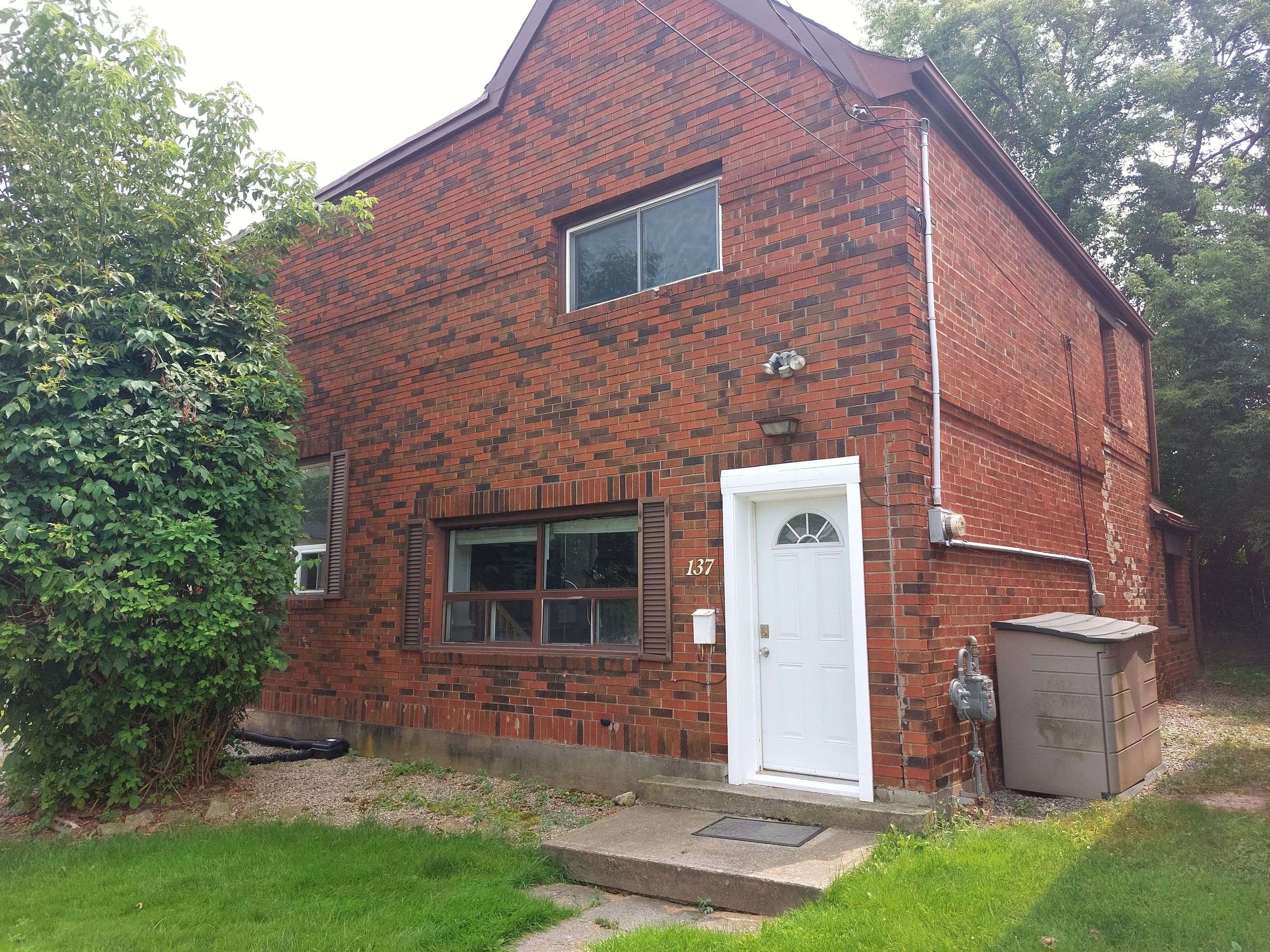 Hamilton, ON L8S 2G6,137 Whitney AVE