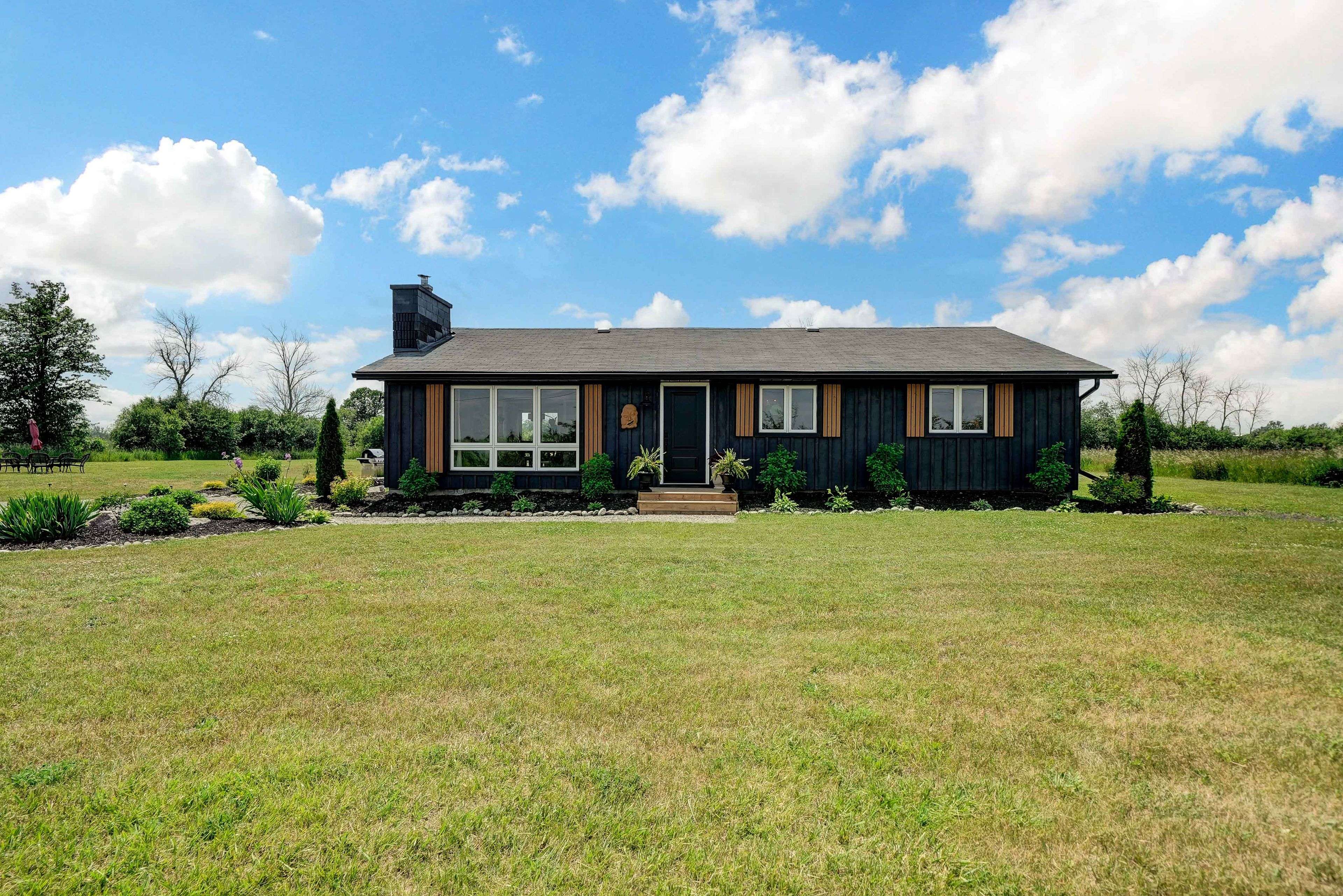 19893 Loyalist Pkwy, Prince Edward County, ON K0K 1T0