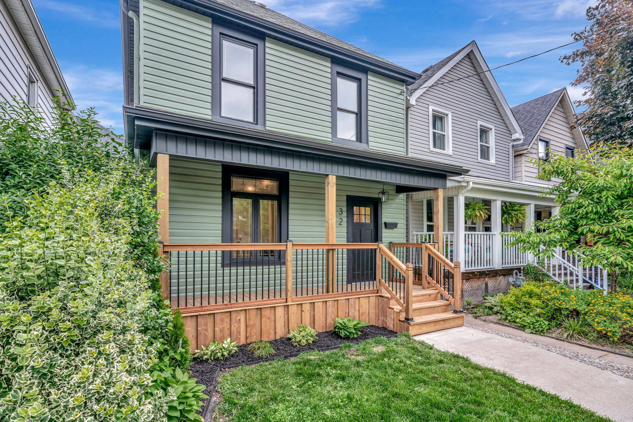 Hamilton, ON L8L 1E2,32 Picton ST W