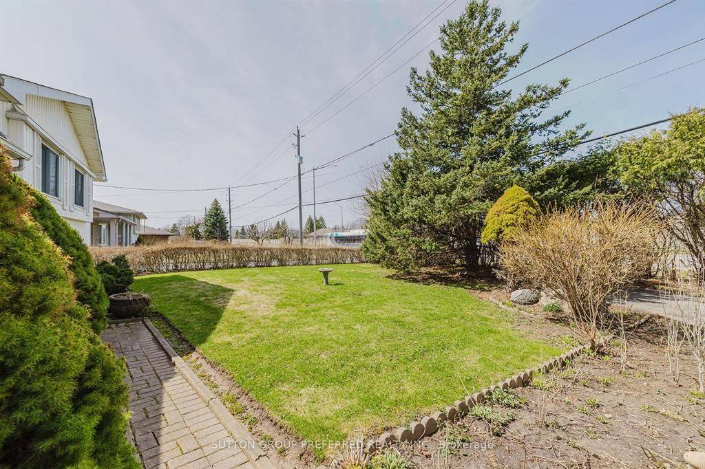 London North, ON N6G 5C4,120 Fanshawe Park RD W
