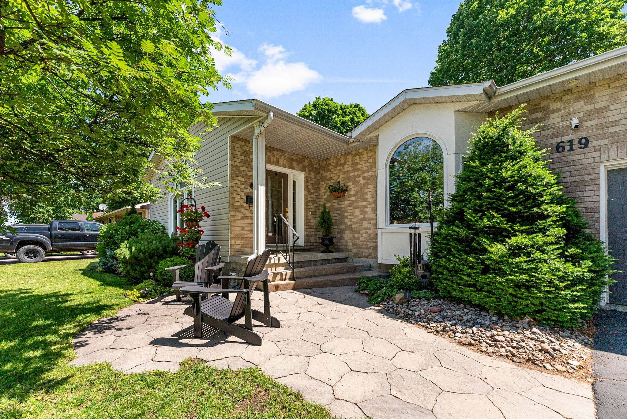 Pembroke, ON K8A 1T6,619 Cecelia ST