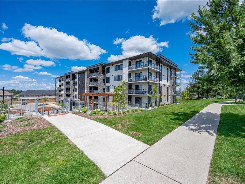 Guelph, ON N1E 0R5,104 Summit Ridge DR #003