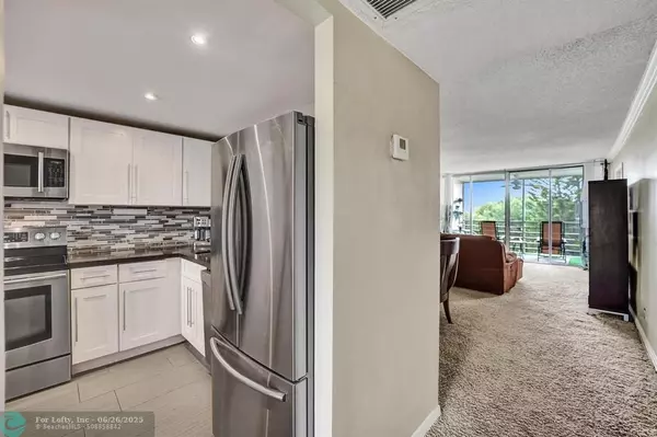 Davie, FL 33324,9470 Poinciana Pl #408
