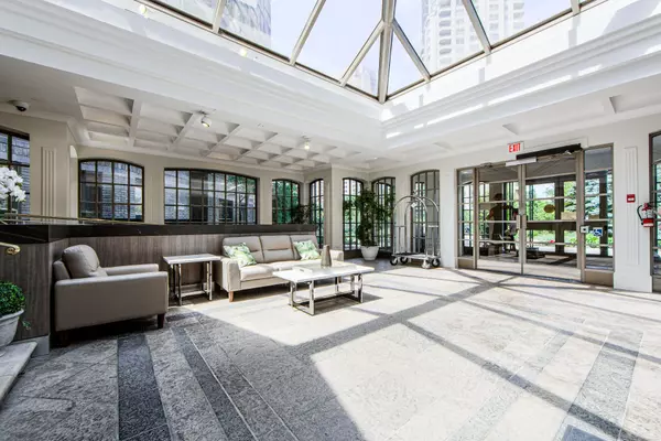 Mississauga, ON L5R 1Y1,55 Kingsbridge Garden CIR #2111