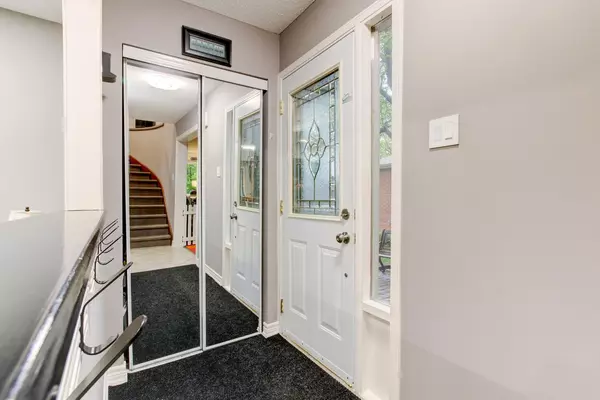 Brampton, ON L6Z 2C1,27 Oleander CRES