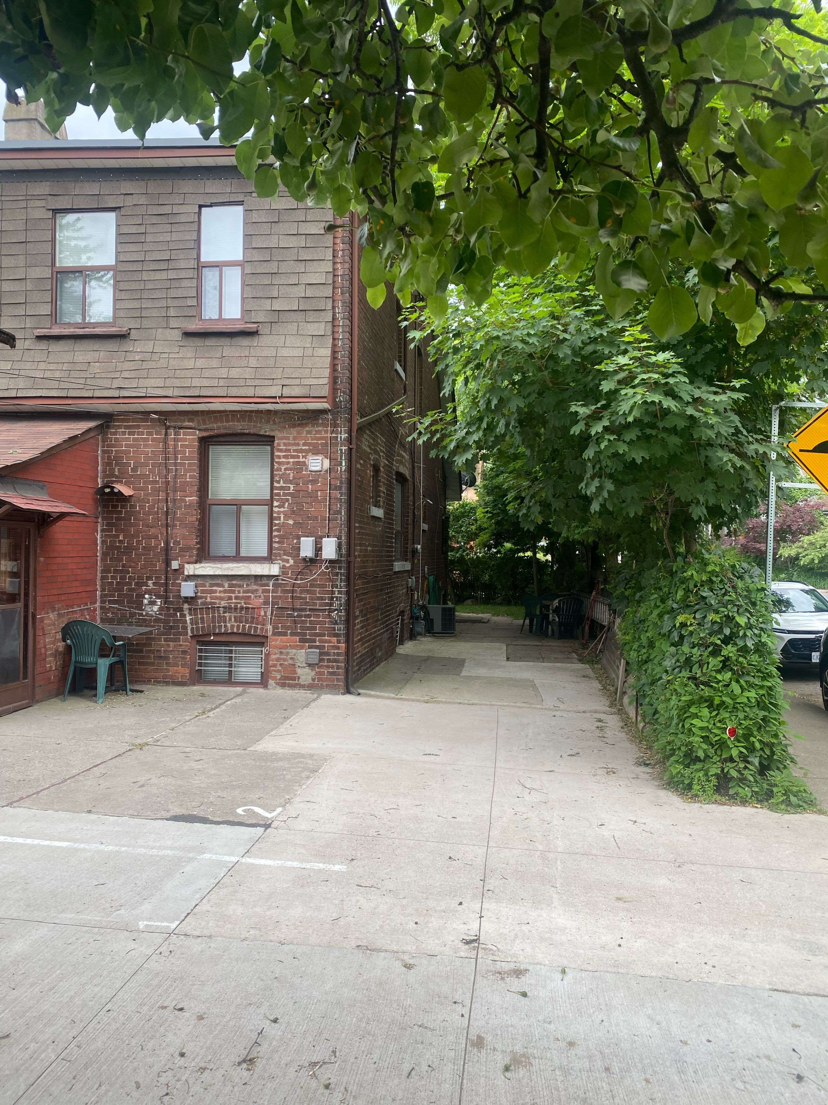 Toronto E03, ON M4J 4K2,85 Linsmore CRES