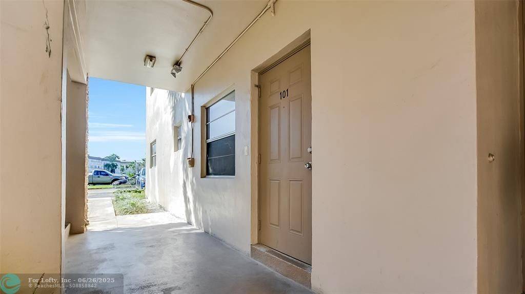 Davie, FL 33324,2440 SW 81st Ave #101