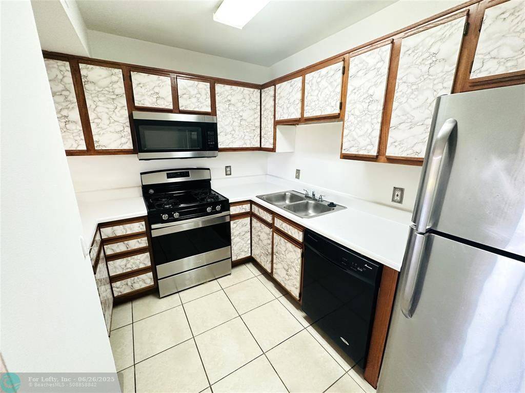 [StreetName, UnitNumber, StreetNumber, StreetDirPrefix], Miami, FL 33196