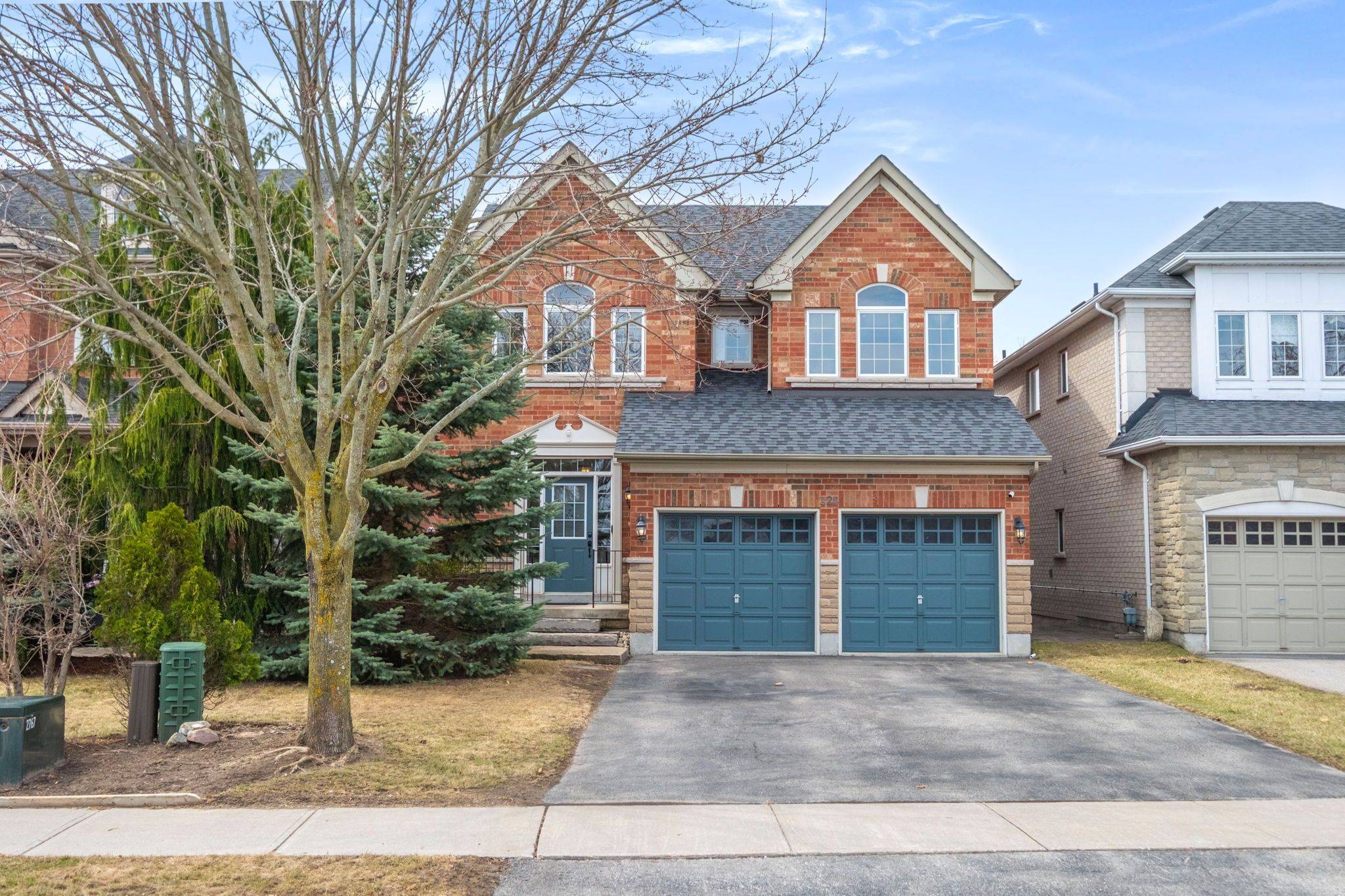 228 Sawmill Valley DR, Newmarket, ON L3X 2W1