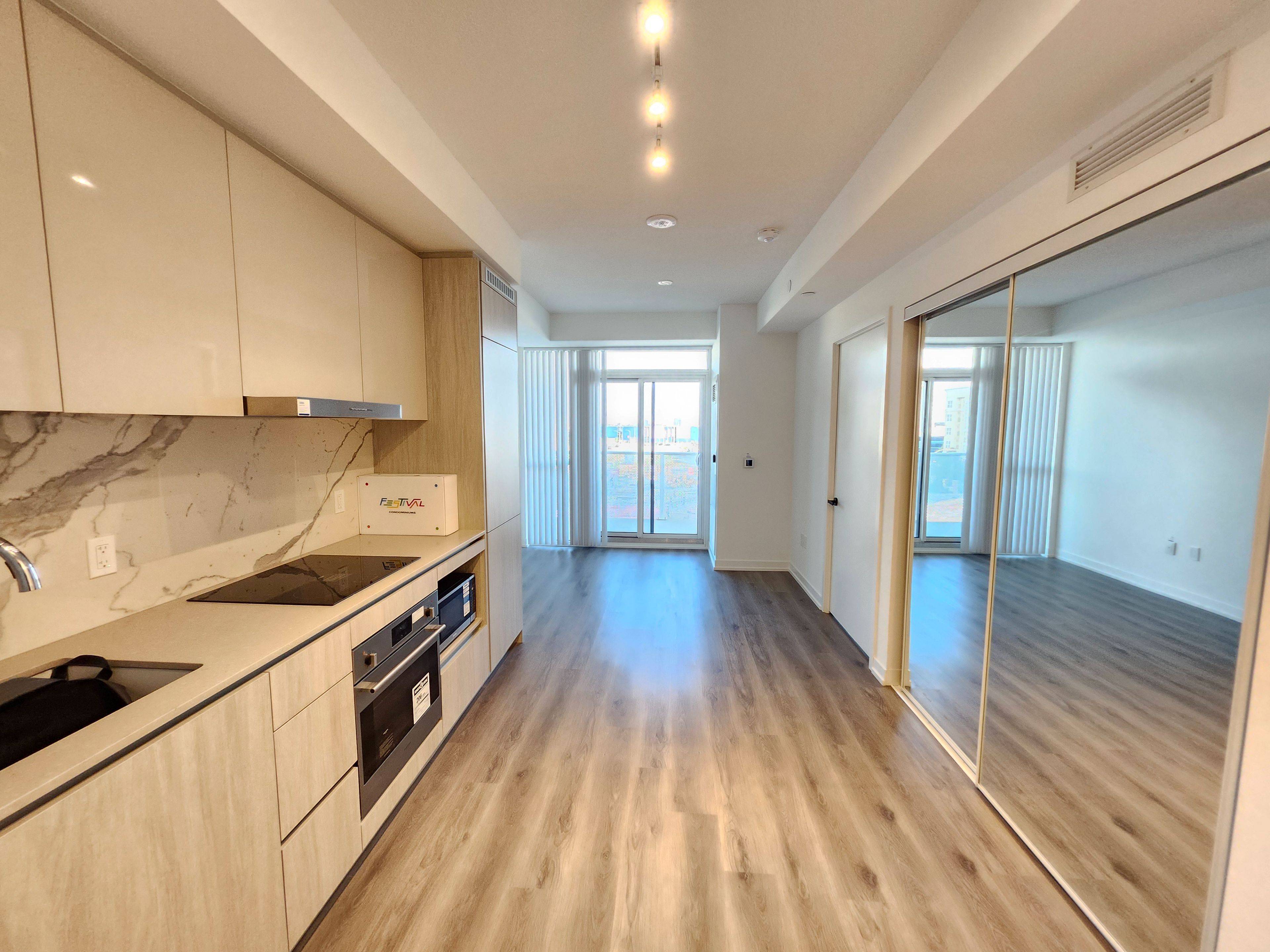 28 Interchange WAY #518, Vaughan, ON L4K 0P8