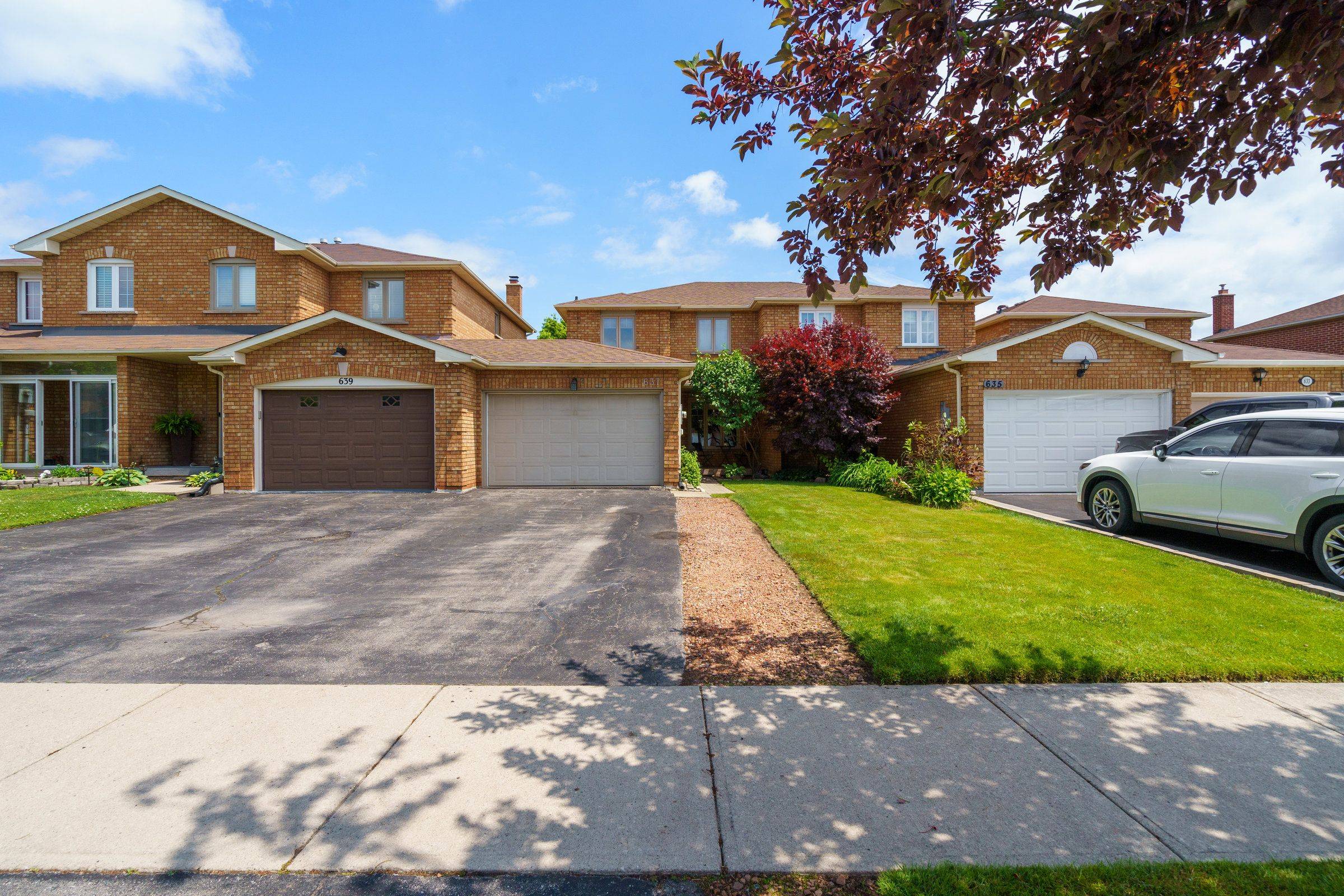 Burlington, ON L7L 6E6,637 Amelia CRES N
