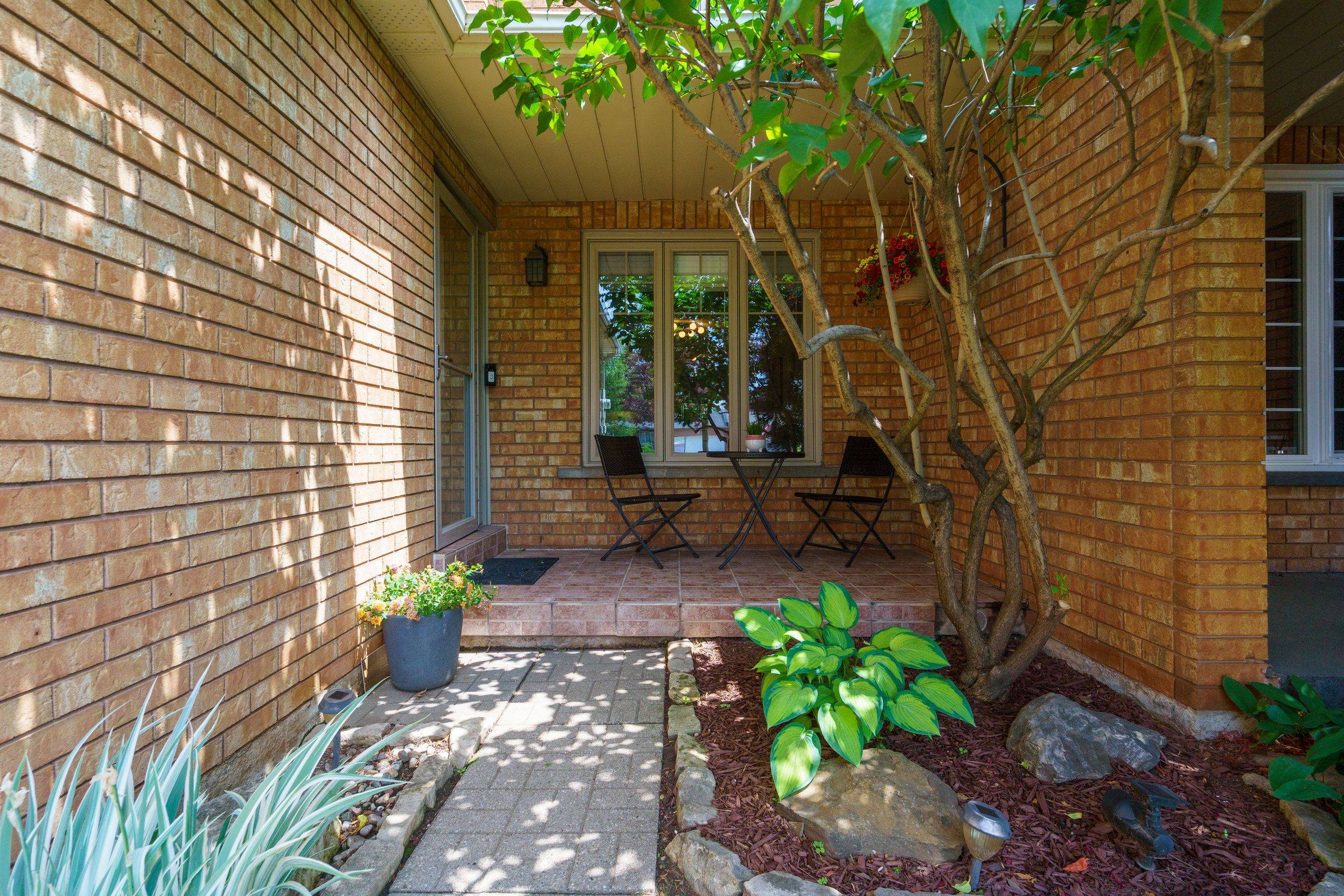 Burlington, ON L7L 6E6,637 Amelia CRES N
