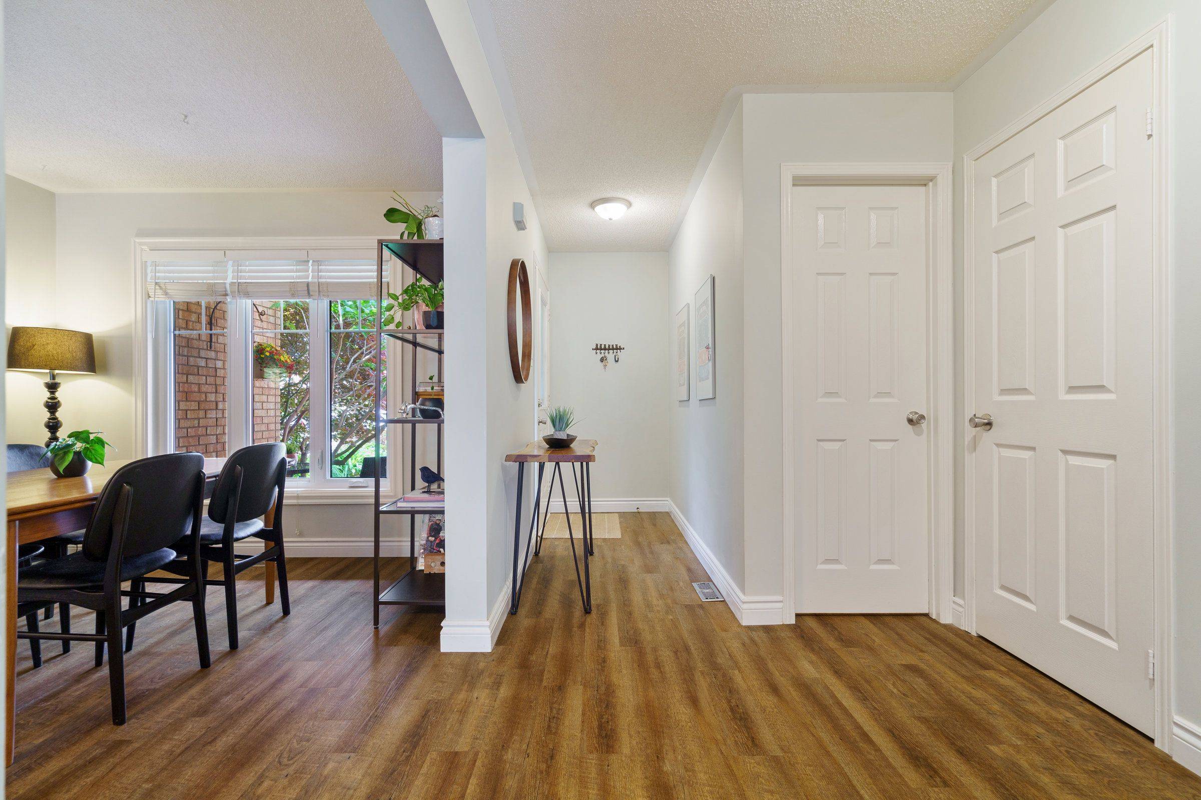 Burlington, ON L7L 6E6,637 Amelia CRES N
