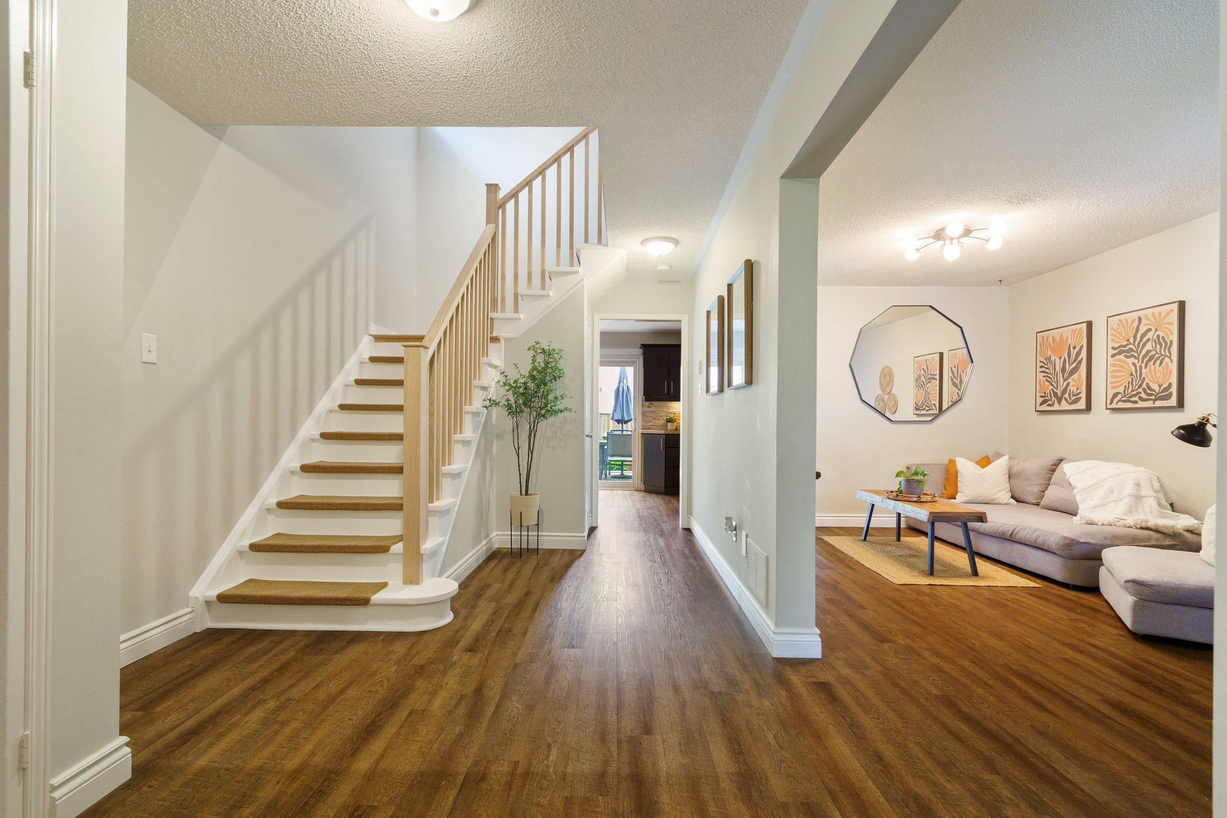 Burlington, ON L7L 6E6,637 Amelia CRES N