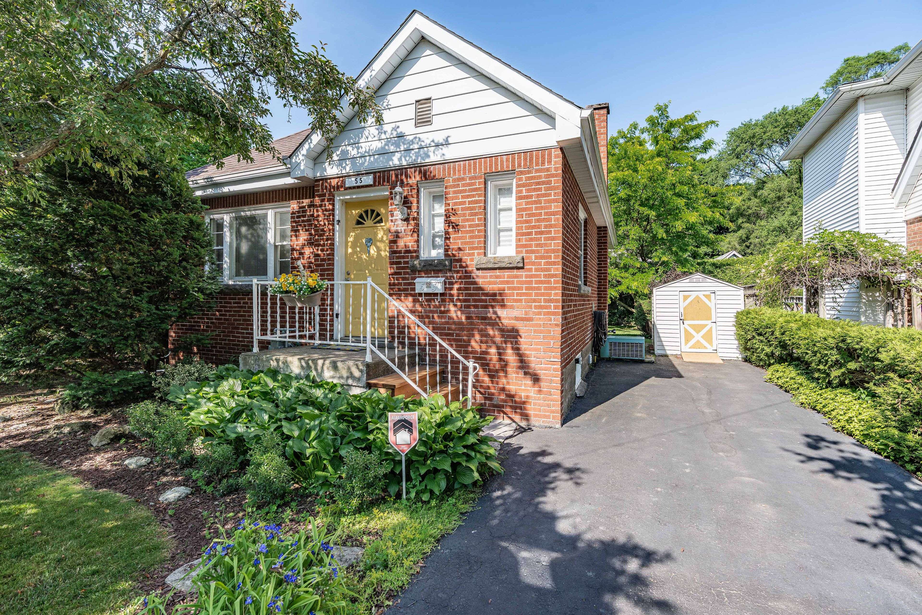 55 East ST N, Hamilton, ON L9H 1P2