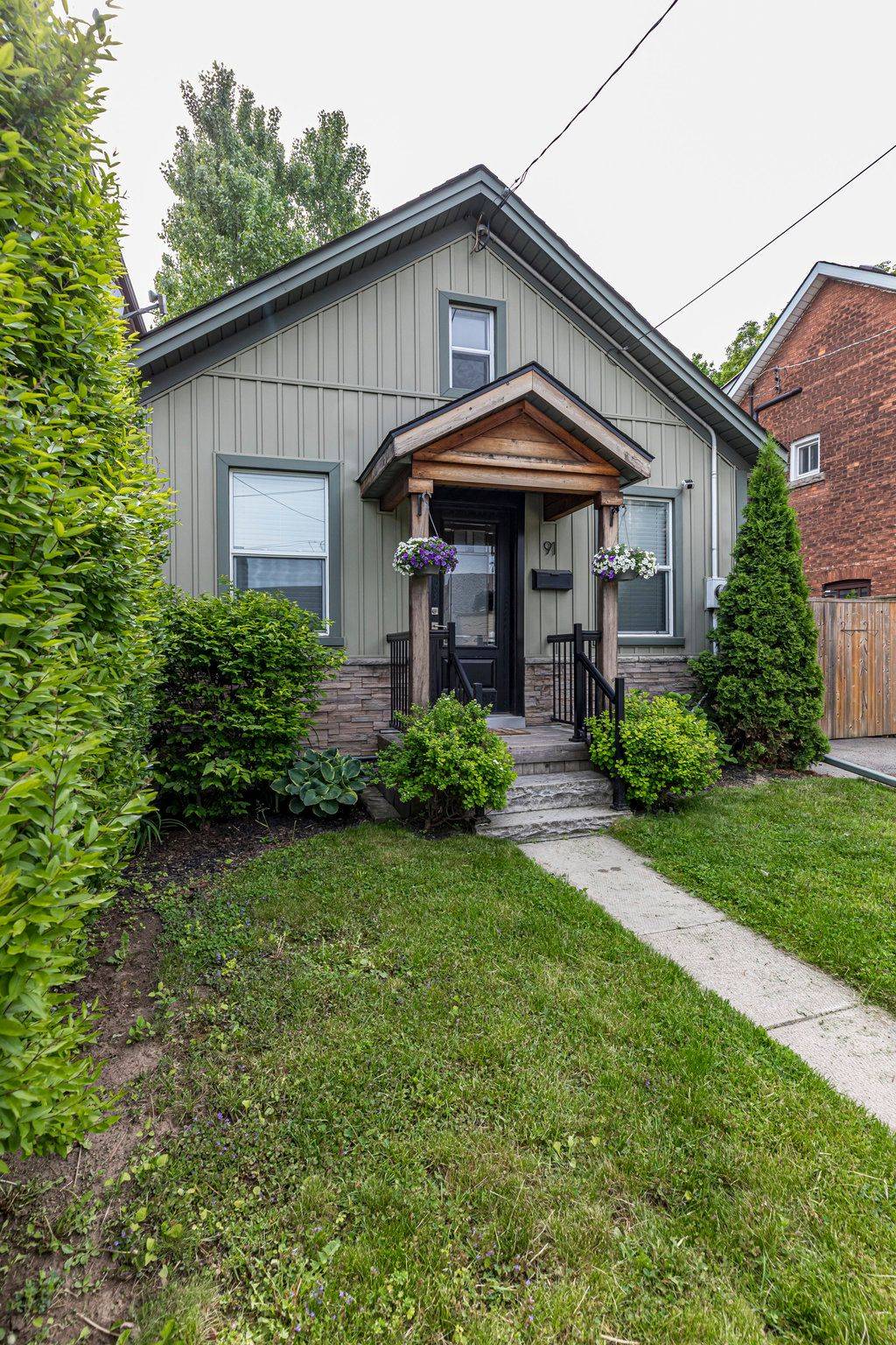 91 Aurora ST, Hamilton, ON L8N 2P6