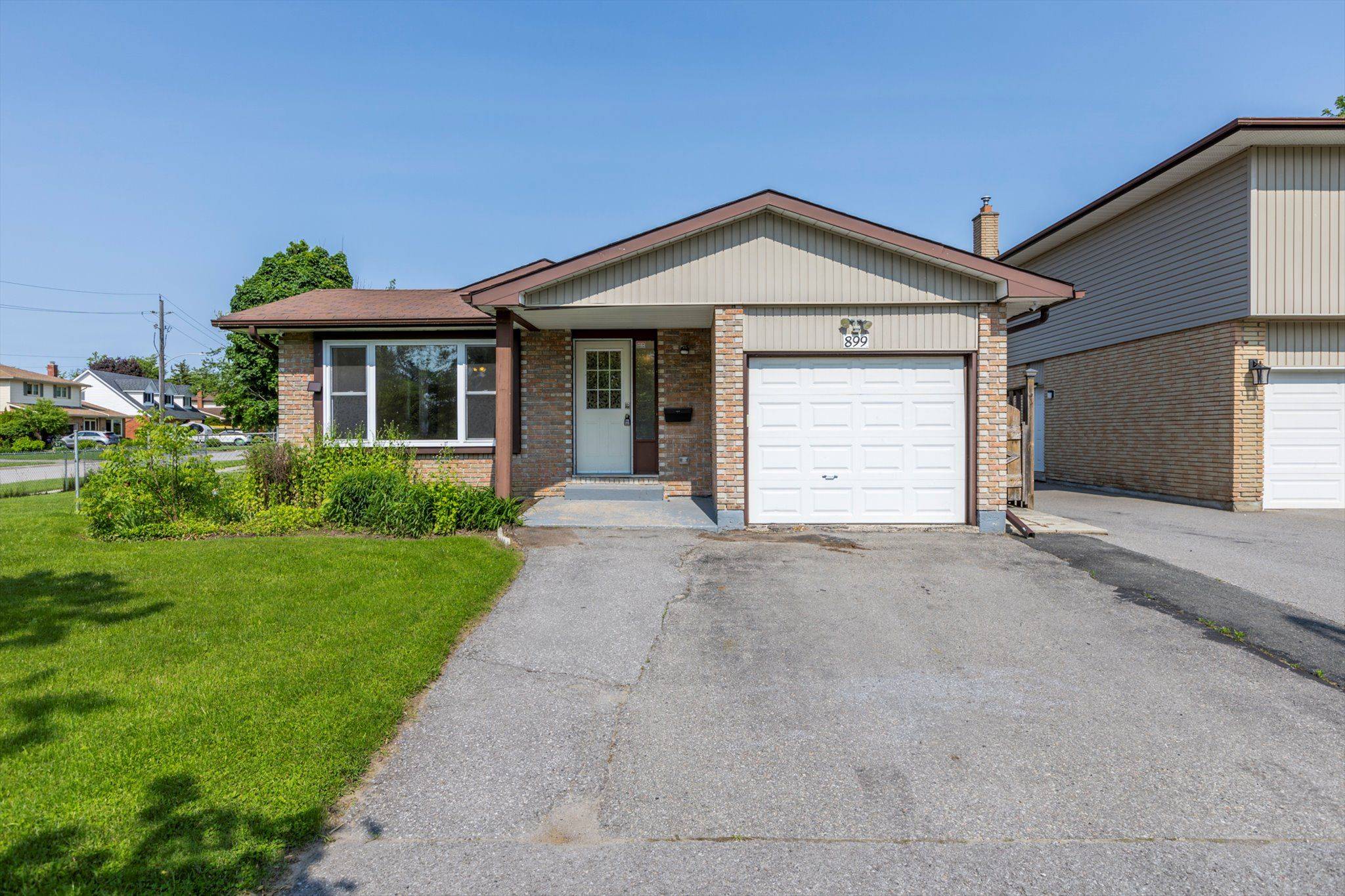 899 Ashdale CRES W, Peterborough East, ON K9H 7H6