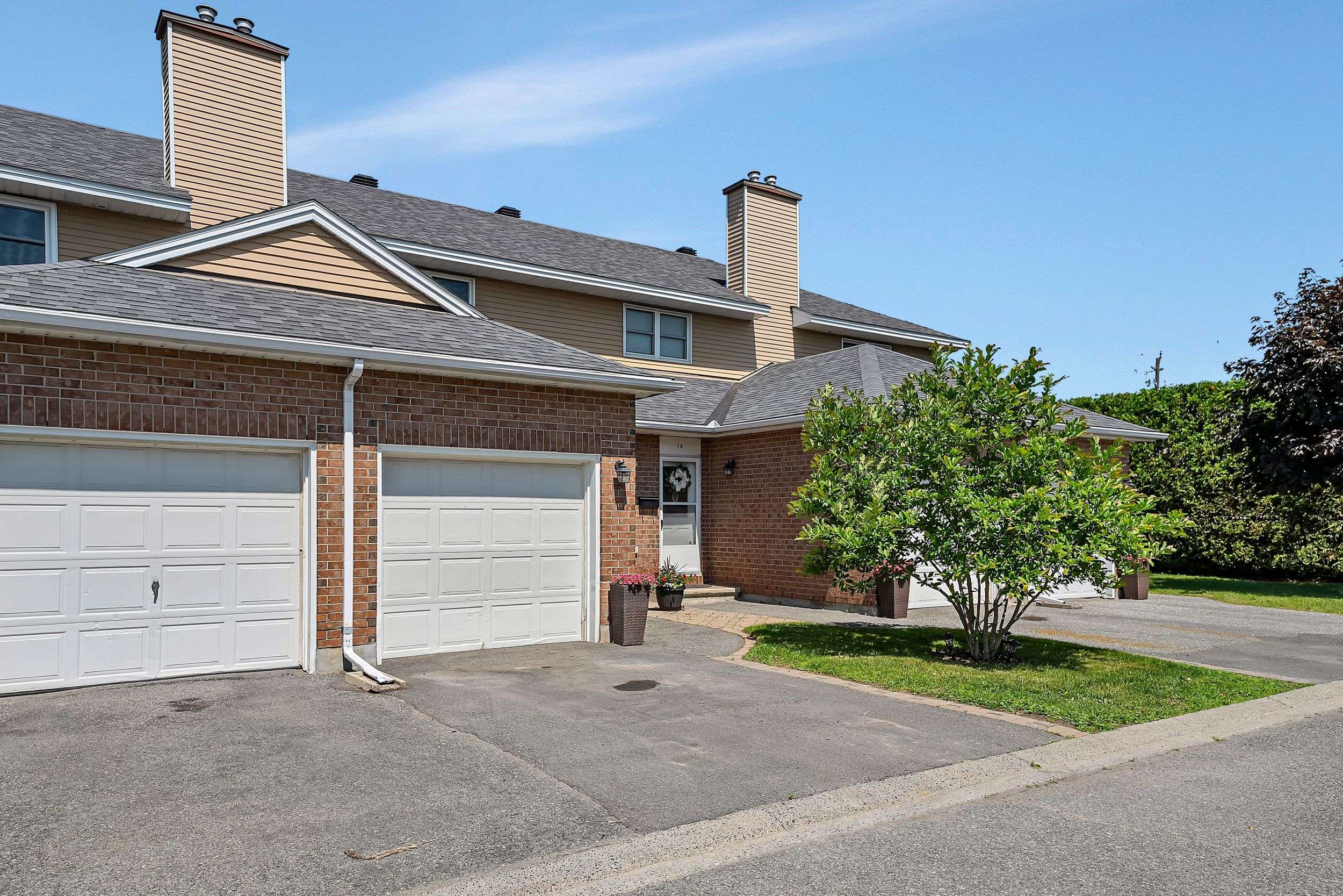 Barrhaven, ON K2J 3X9,12 Bentbrook CRES #77