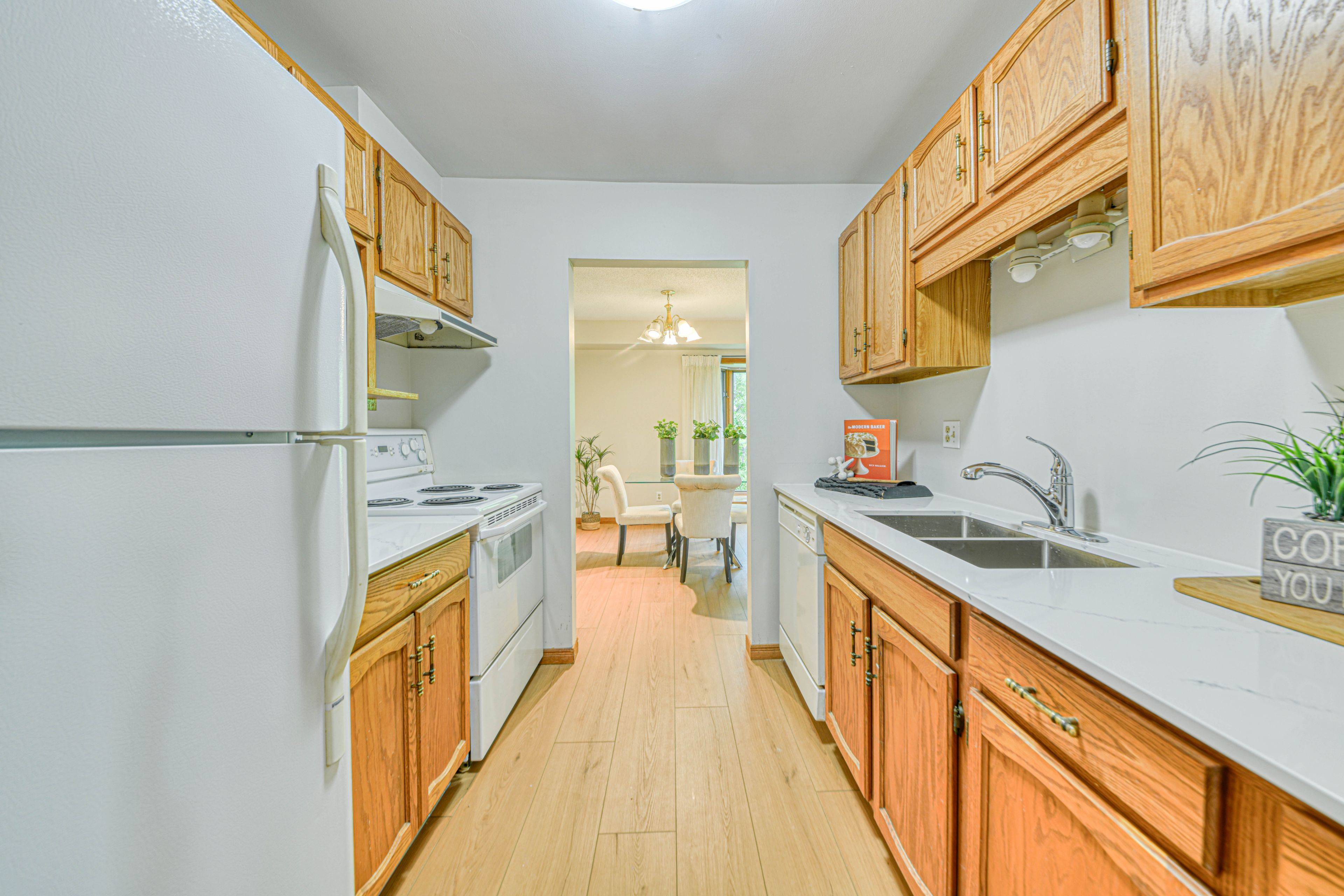 Cambridge, ON N1R 3M4,4 Albert ST #206