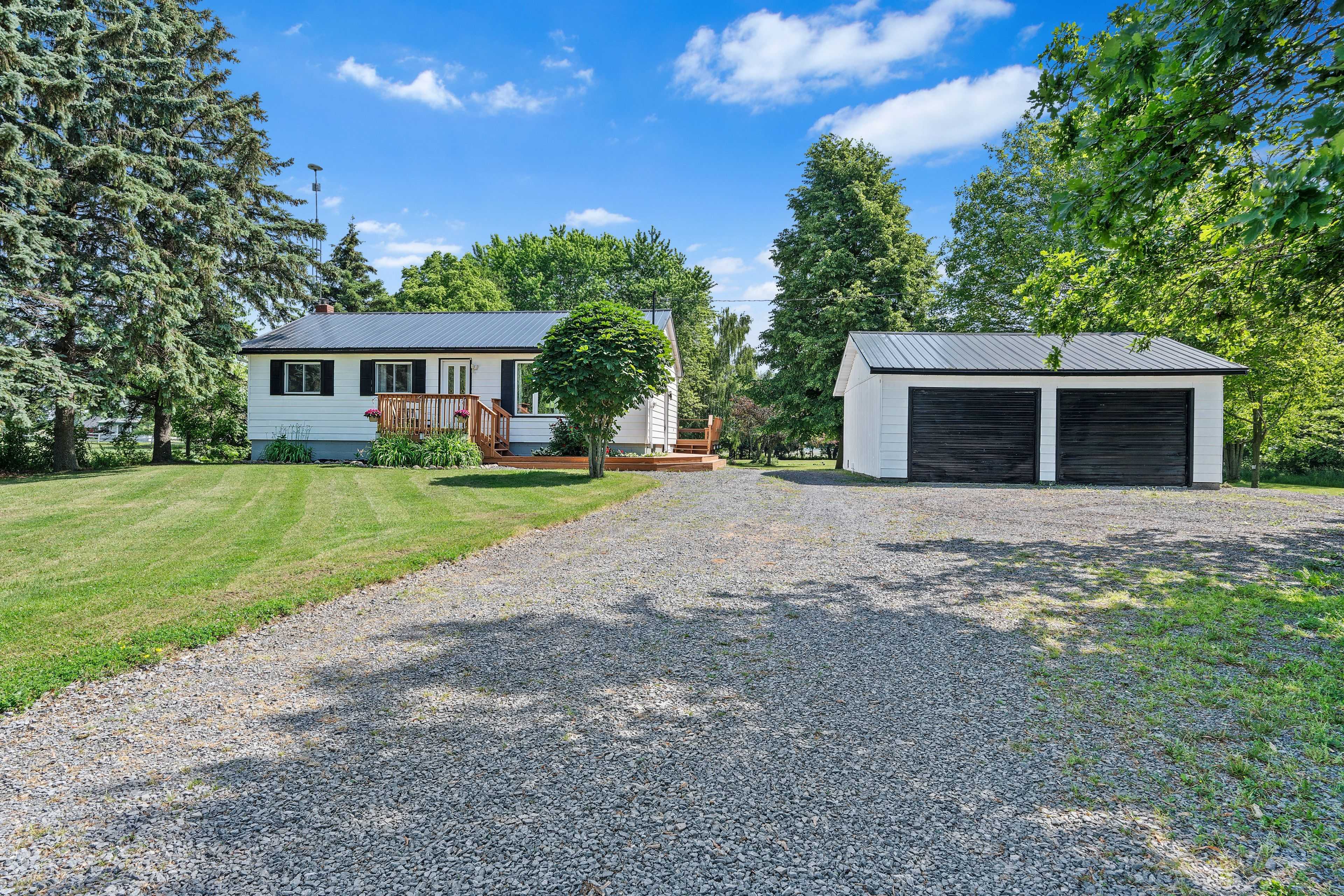 Frontenac Islands, ON K0H 2Y0,912 8TH LINE RD