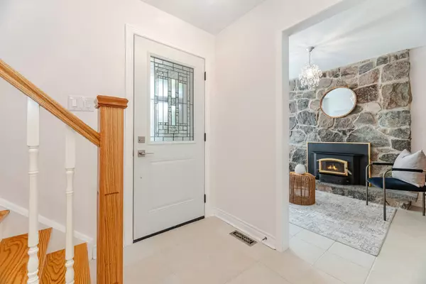 Pickering, ON L1W 2Z9,541 Creekview CIR