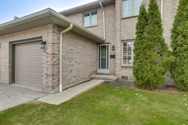 London North, ON N6G 4Y5,340 AMBLESIDE DR #11