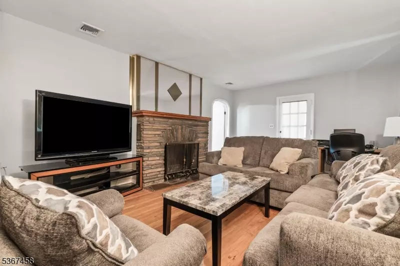 917 Tompkins Ave, South Plainfield Boro, NJ 07080