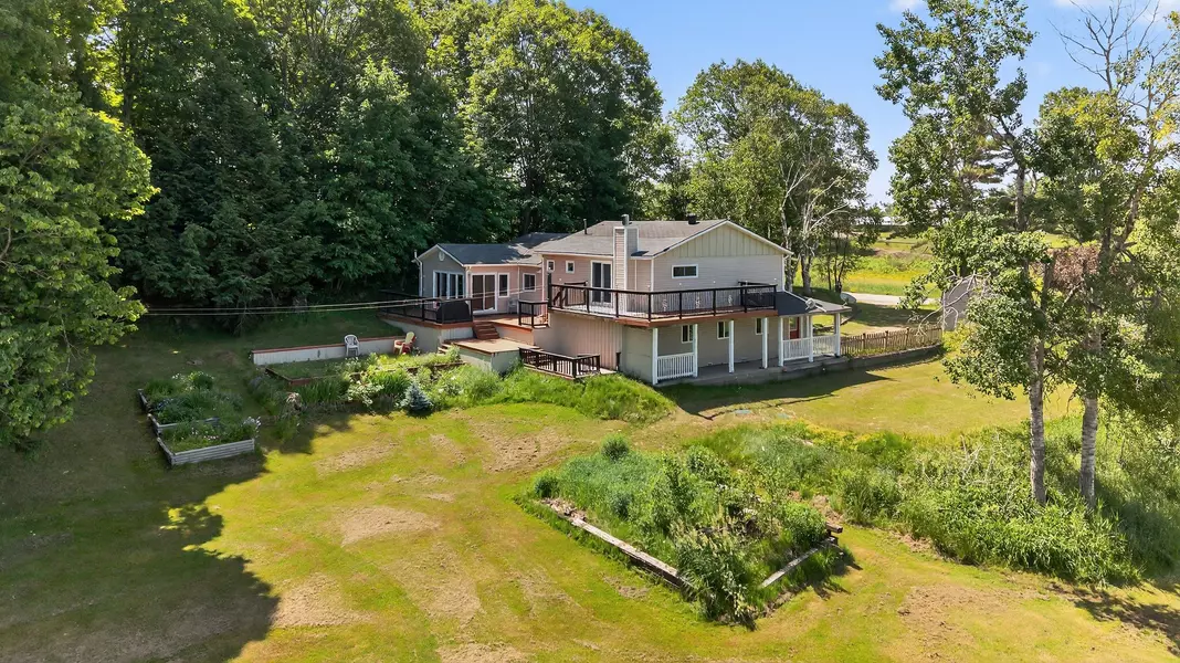 1236 Golden Beach RD, Bracebridge, ON P1L 1W8