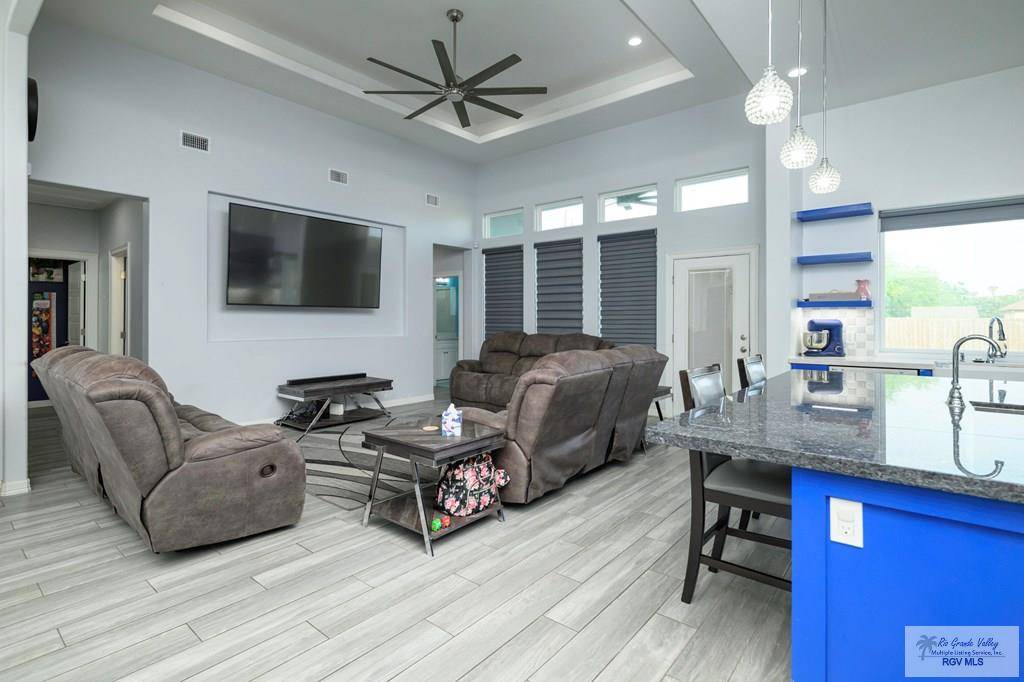 Laguna Vista, TX 78578,1102 PALM BLVD.