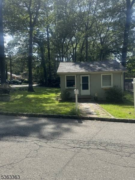 8 Spruce Path, Mount Arlington Boro, NJ 07856