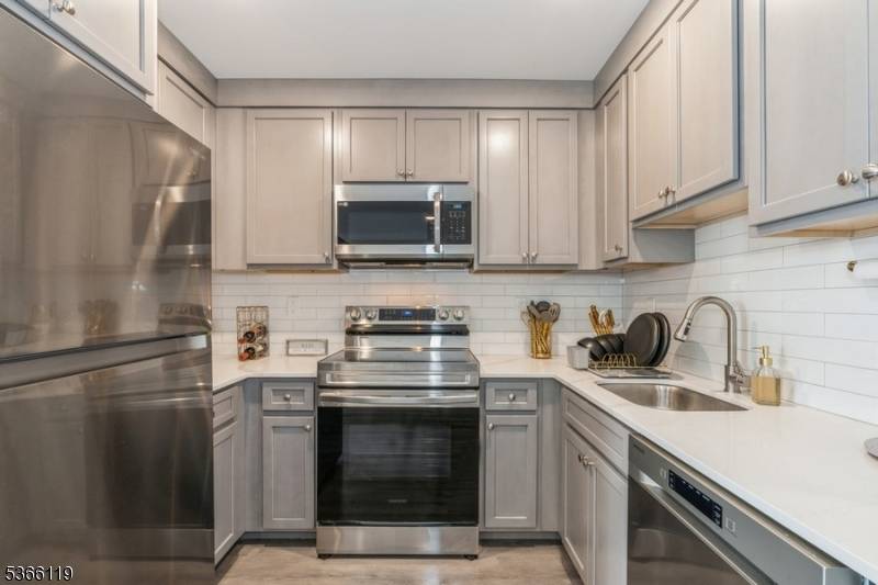 Newark City, NJ 07103,369 18th Ave #203